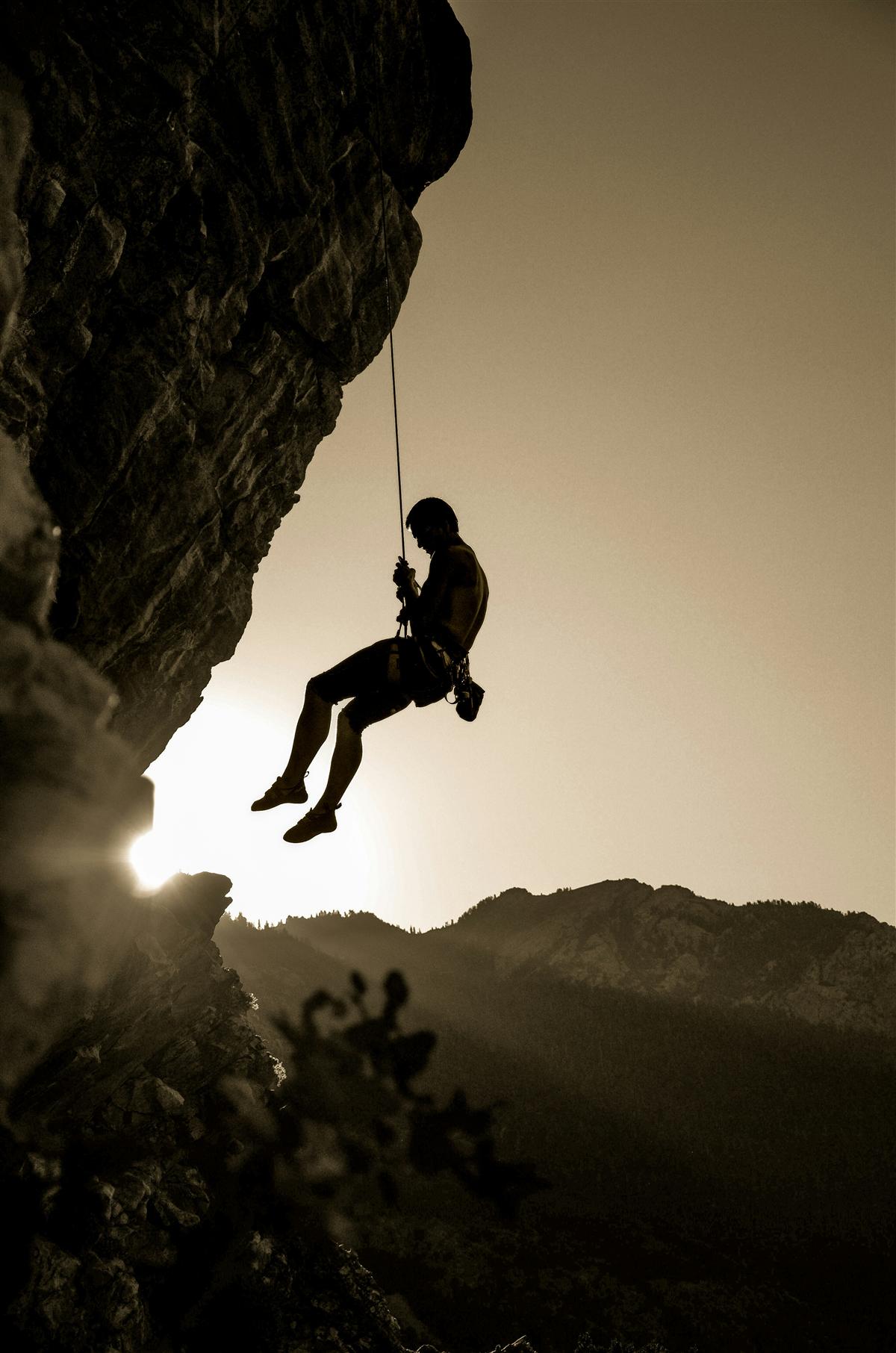 Rápel y vía ferrata en pared rocosa